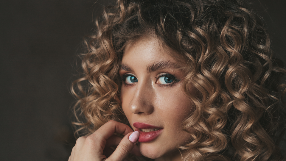 Curly Hair Beauties: Embrace Your Curls with Confidence Using Hair Extensions